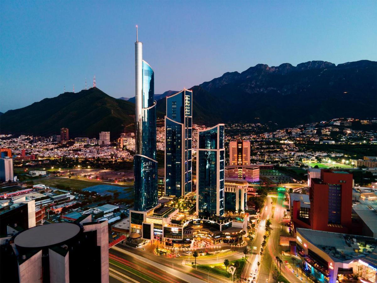 Safi Royal Luxury Metropolitan Otel San Pedro Garza Garcia Dış mekan fotoğraf Torre Futura, the tallest building in Guadalajara.
