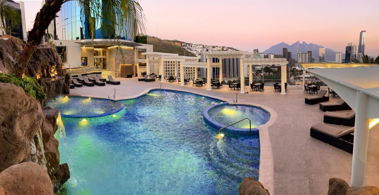 Safi Royal Luxury Metropolitan Otel San Pedro Garza Garcia Dış mekan fotoğraf The pool at the hotel