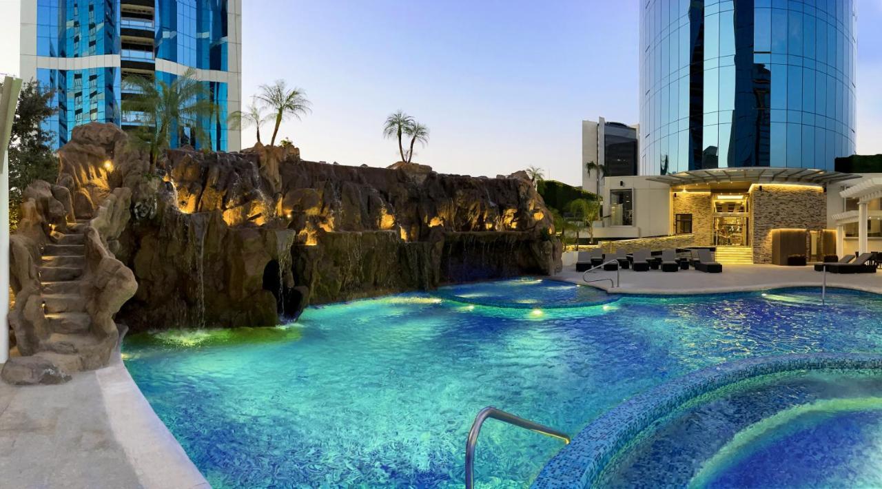 Safi Royal Luxury Metropolitan Otel San Pedro Garza Garcia Dış mekan fotoğraf The pool at the Atlantis Paradise Island