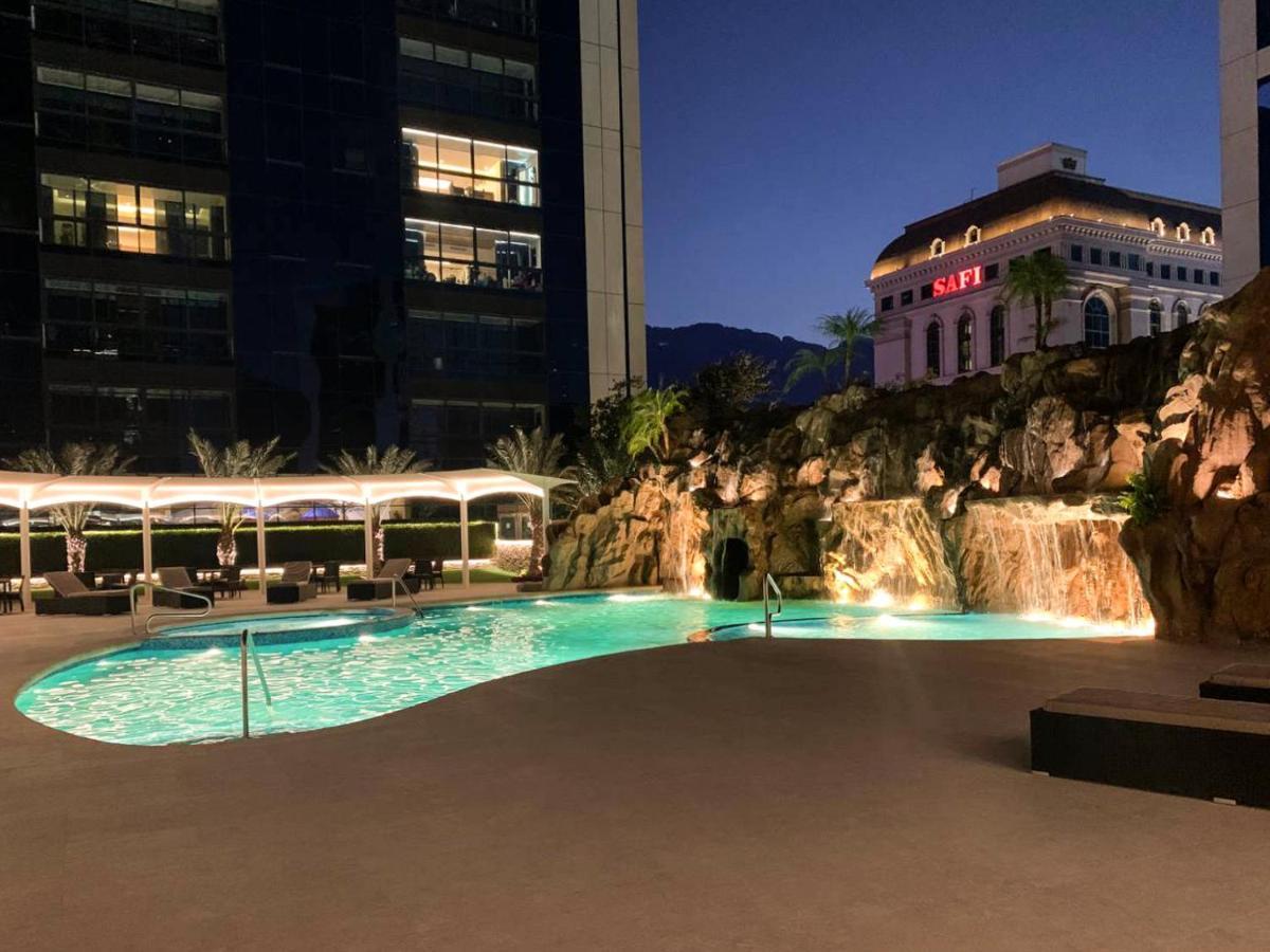 Safi Royal Luxury Metropolitan Otel San Pedro Garza Garcia Dış mekan fotoğraf The pool at the Fontainebleau