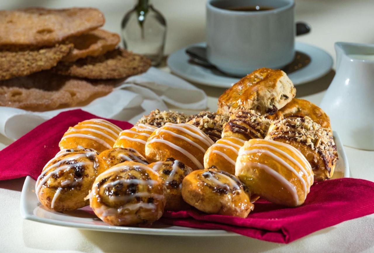 Safi Royal Luxury Metropolitan Otel San Pedro Garza Garcia Dış mekan fotoğraf A selection of Danish pastries