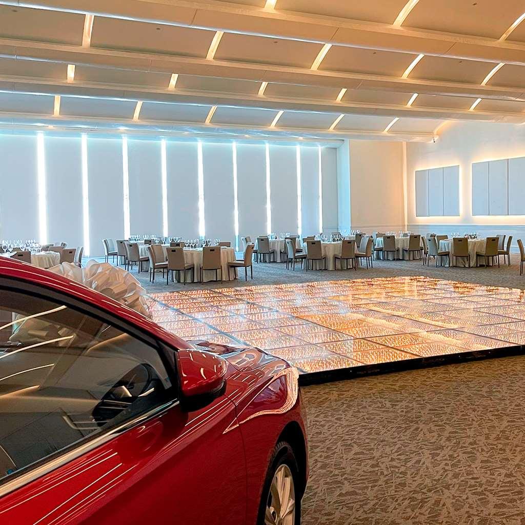 Safi Royal Luxury Metropolitan Otel San Pedro Garza Garcia Konforlar fotoğraf The interior of the new terminal