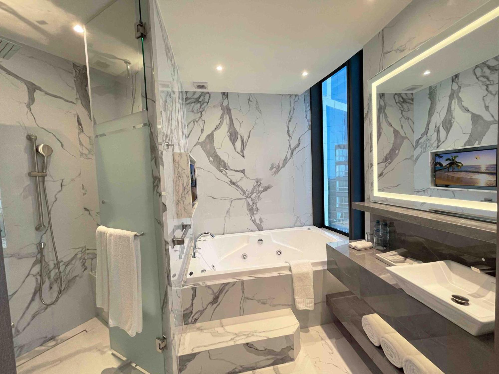 Safi Royal Luxury Metropolitan Otel San Pedro Garza Garcia Dış mekan fotoğraf Bathroom