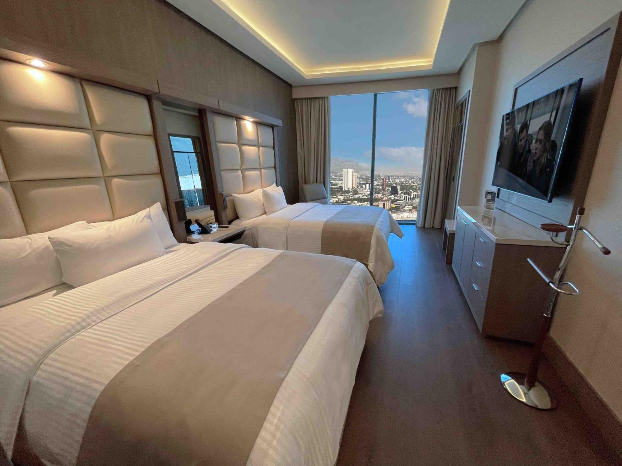 Safi Royal Luxury Metropolitan Otel San Pedro Garza Garcia Dış mekan fotoğraf A guest room at the hotel